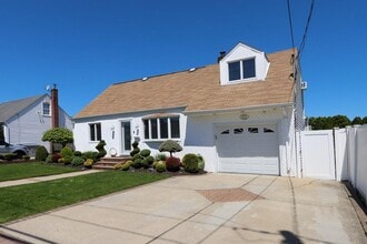 223 Chestnut Ave in East Meadow, NY - Building Photo - Building Photo