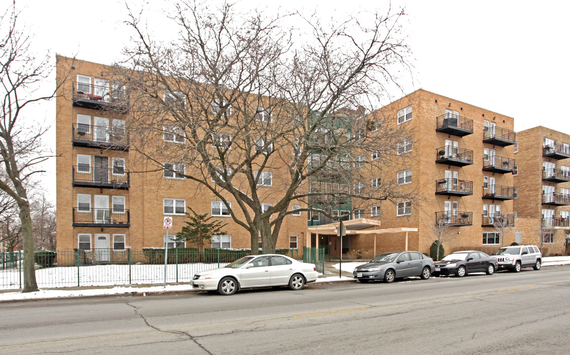 2501 W Bryn Mawr Ave in Chicago, IL - Building Photo