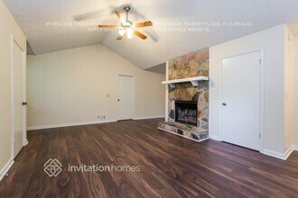 5905 Sumter Dr in Douglasville, GA - Foto de edificio - Building Photo