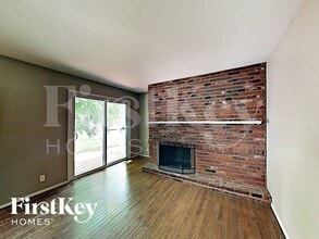 3558 Whispering Woods Dr in Florissant, MO - Foto de edificio - Building Photo