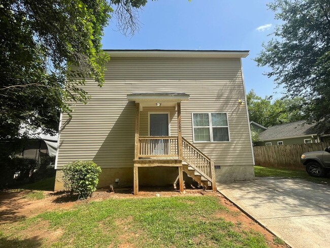 property at 1382 W Hancock Ave