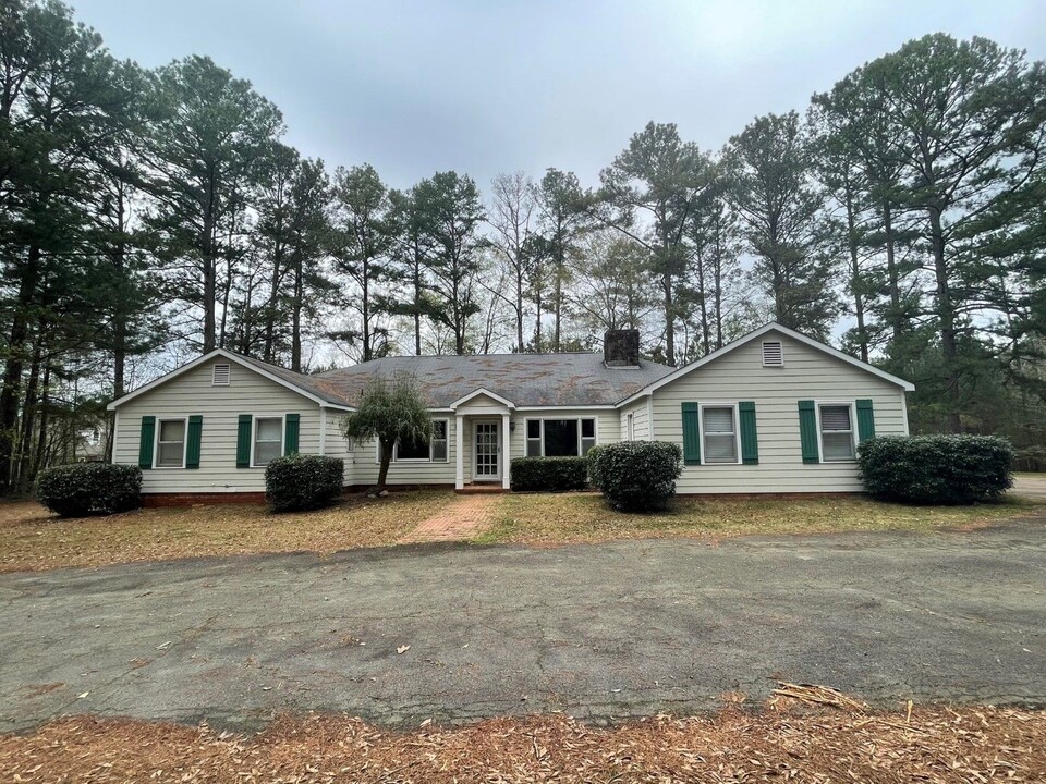 203 Blackberry Ct in Lagrange, GA - Building Photo