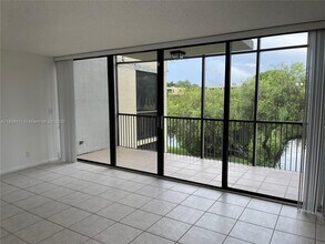 2961 SW 87th Ave, Unit 313 in Davie, FL - Building Photo - Building Photo