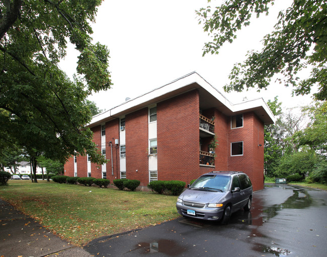 490 Burritt St in New Britain, CT - Building Photo - Building Photo