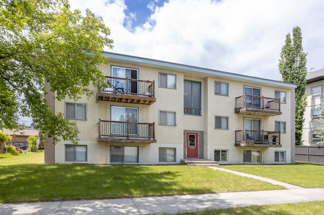 3510 49 Av in Red Deer, AB - Building Photo - Building Photo