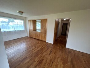 616 E Collins St in Goldendale, WA - Building Photo - Building Photo