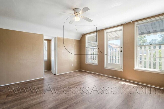 property at 207 E Graham Ave