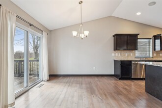 660 Galway Dr in Iowa City, IA - Building Photo - Building Photo