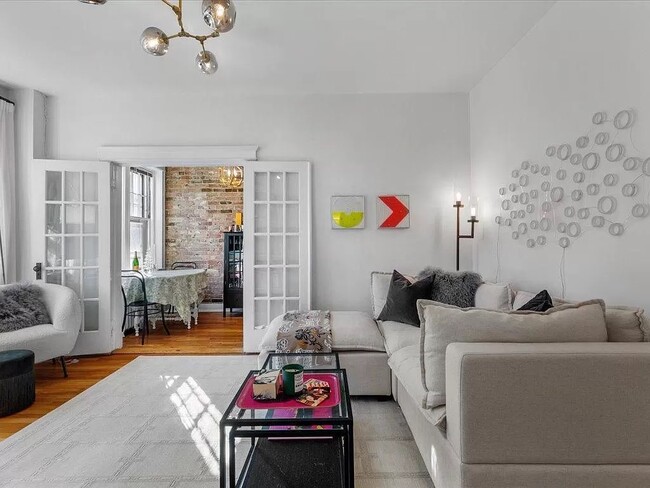 4 Crawford St, Unit 2 in Cambridge, MA - Building Photo - Building Photo