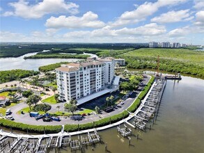 13105 Vanderbilt Dr in Naples, FL - Building Photo - Building Photo