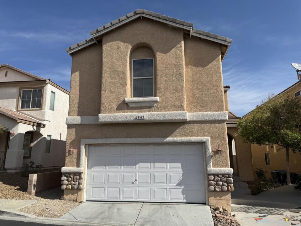 9528 Havasu Canyon Ave in Las Vegas, NV - Foto de edificio