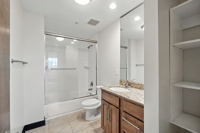 125 W 11th St, Unit 2C in New York, NY - Foto de edificio - Building Photo