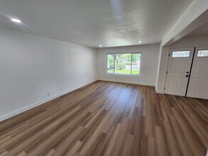 18126 Miranda St in Tarzana, CA - Building Photo - Building Photo
