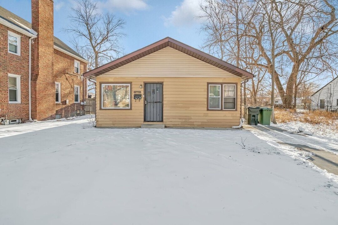 14745 Princeton Ave in Dolton, IL - Building Photo