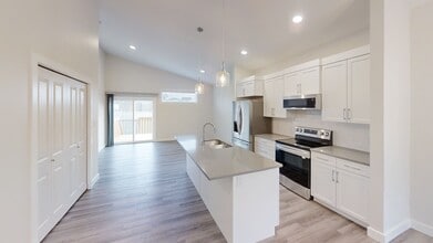 13401-13105 105 St in Grande Prairie, AB - Building Photo - Building Photo