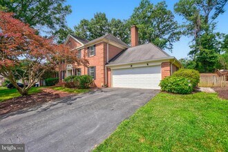 1210 Suffield Dr in McLean, VA - Building Photo - Building Photo