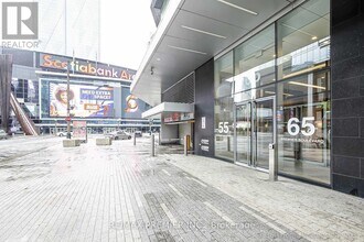 65 Bremner Blvd in Toronto, ON - Building Photo - Building Photo