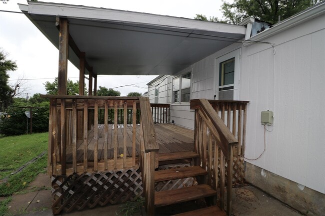 property at 720 W Chestnut St