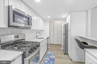 1326 Spruce St in Philadelphia, PA - Building Photo - Building Photo