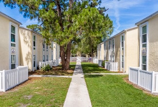 Garden Grove Apartments in Sarasota, FL - Building Photo - Building Photo
