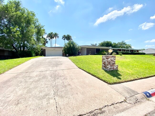 1623 Clark St in Harlingen, TX - Foto de edificio - Building Photo