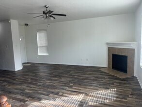 5302 Espuela Ln in Baytown, TX - Building Photo - Building Photo