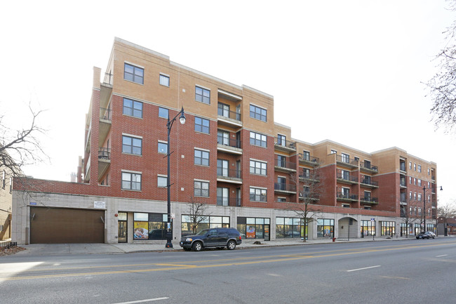 Logan View in Chicago, IL - Foto de edificio - Building Photo