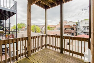 1324 W Diversey Pky, Unit 2 in Chicago, IL - Building Photo - Building Photo