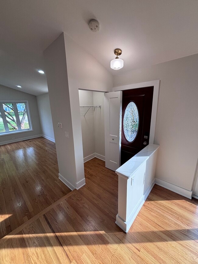 532 Warren Rd in Glenview, IL - Building Photo - Building Photo