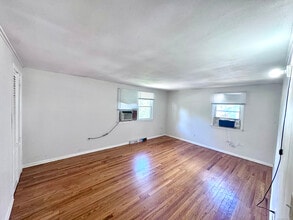 40 Mettler St in Woodbridge, CT - Building Photo - Building Photo