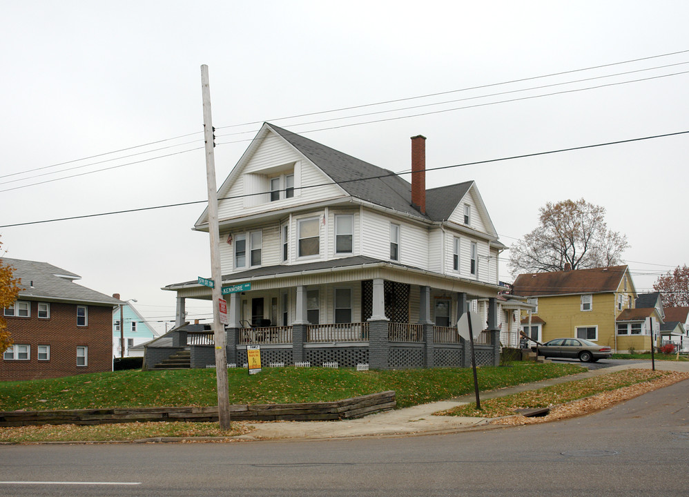 698 Kenmore Blvd in Akron, OH - Foto de edificio