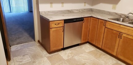 9198 N 70th St in Milwaukee, WI - Building Photo - Building Photo