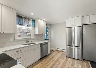 11 Railroad Ave in Rockport, MA - Building Photo - Building Photo