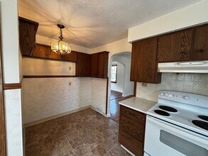 429 W Poplar St in Grove City, PA - Building Photo - Building Photo