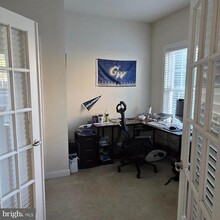 3174 Yeager Dr in Herndon, VA - Foto de edificio - Building Photo