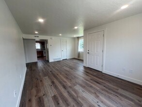 345 E 400 N in Tooele, UT - Building Photo - Building Photo