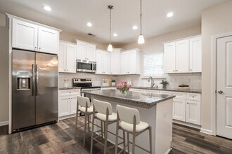 7823 Bellhaven Blvd in Charlotte, NC - Foto de edificio - Building Photo