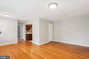 1100 Tyson Ave in Roslyn, PA - Building Photo