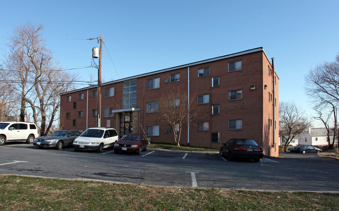 Redtop Garden Apartments in Takoma Park, MD - Foto de edificio