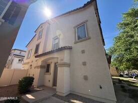 1298 S Owl Dr in Gilbert, AZ - Building Photo