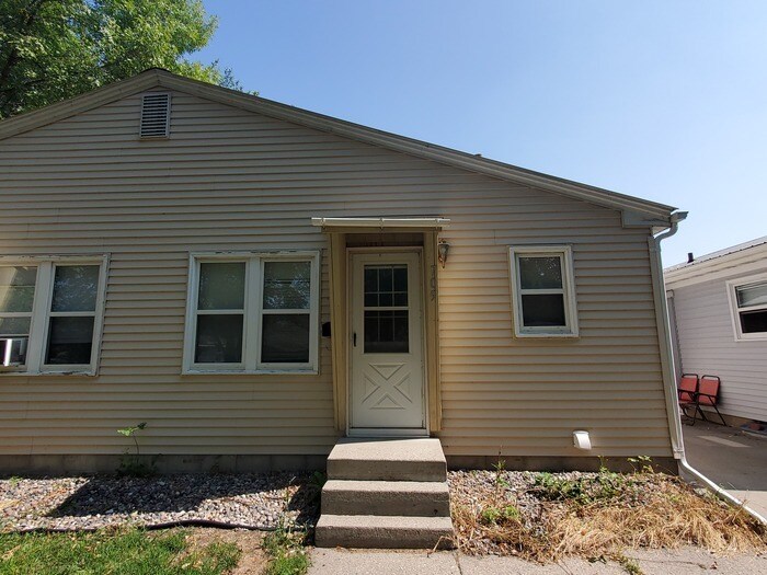 709 S 17th St in Grand Forks, ND - Building Photo