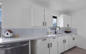 686 Tomahawk Dr, Unit Main Floor in Payson, UT - Building Photo - Building Photo