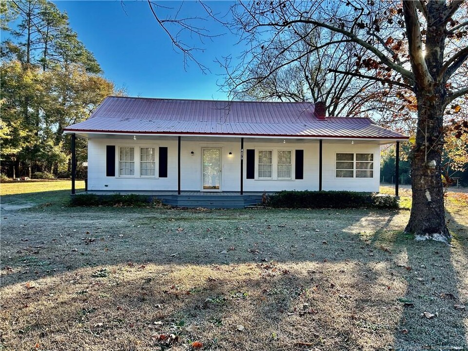 4879 Chicken Foot Rd in Saint Pauls, NC - Building Photo