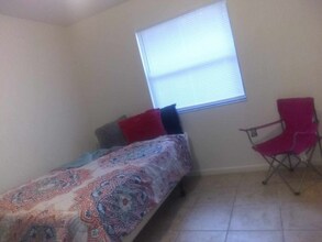 7024 SW 18th Pl in Gainesville, FL - Foto de edificio - Building Photo