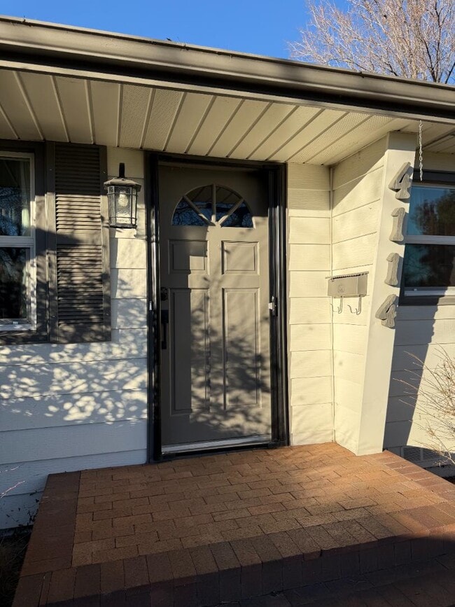 property at 4114 W Greenbrier Dr