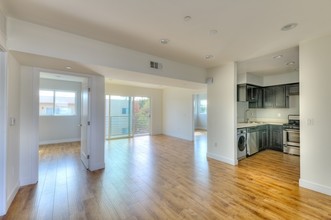 505 N Hayworth Ave in Los Angeles, CA - Building Photo - Interior Photo