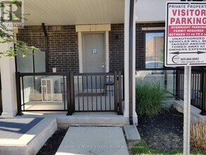 300 Alex Gardner Cir in Aurora, ON - Building Photo - Building Photo