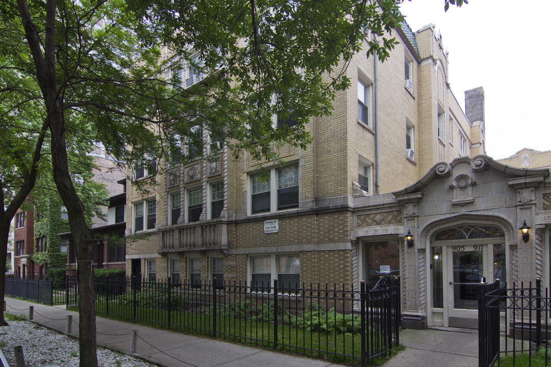 Glengyle Beach Apartments in Chicago, IL - Building Photo