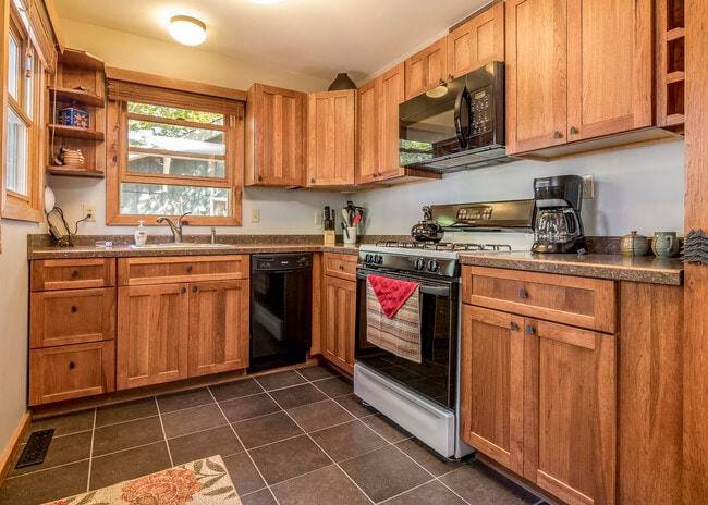 9484 Country Club Rd in Minocqua, WI - Building Photo - Building Photo