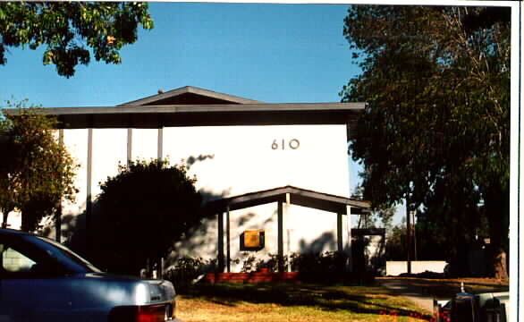 610 Silverwood Ave in Upland, CA - Foto de edificio - Building Photo